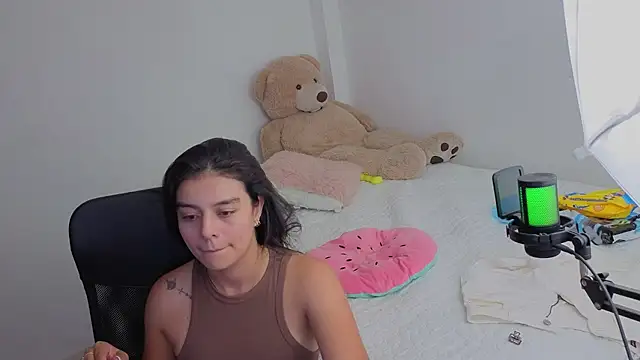 valerihouse  online show from July 8, 2026, 2:27 am