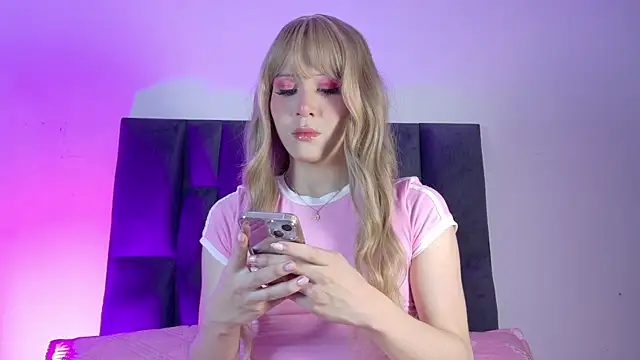 Snapshot of little_bonniie chatting on May 14, 2026, 7:42 pm little bonniie online show from May 14, 2026, 7:42 pm