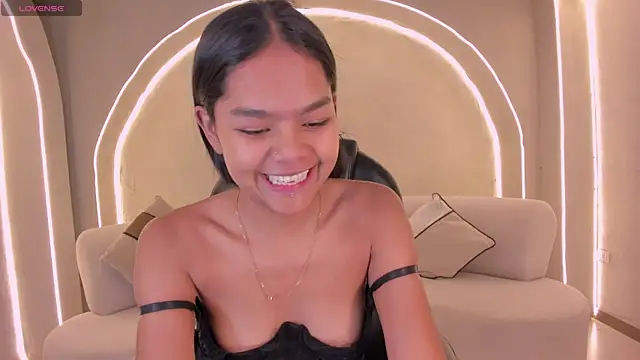 Snapshot of SaphiraJames chatting on May 30, 2026, 9:12 pm SaphiraJames online show from May 30, 2026, 9:12 pm