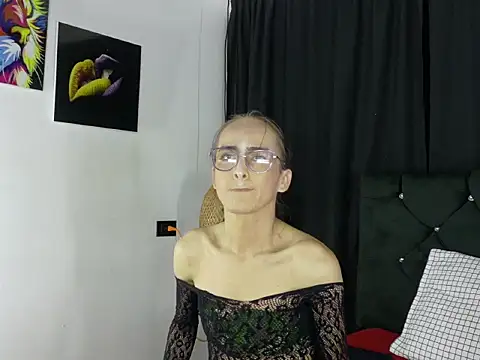 dulce alexandra online show from May 17, 2026, 12:12 pm