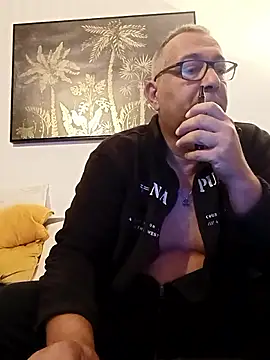 Soloyan online show from October 15, 2025, 5:29 am