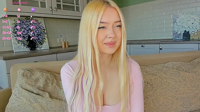 Snapshot of Chanelbayerr chatting on June 26, 2026, 3:44 am Chanelbayerr online show from June 26, 2026, 3:44 am