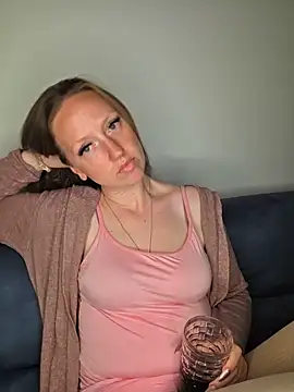 Snapshot of SweetGermanAlina chatting on June 10, 2026, 7:24 pm SweetGermanAlina online show from June 10, 2026, 7:24 pm