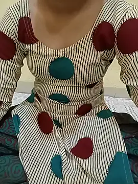 Snapshot of Seema_yadav01 chatting on May 20, 2026, 5:13 am Seema yadav01 online show from May 20, 2026, 5:13 am