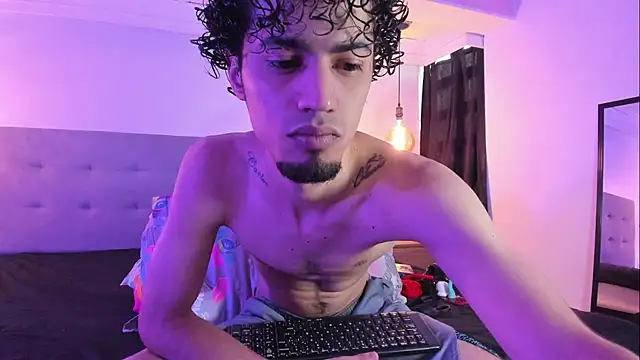 Snapshot of MichaelEvanss_ chatting on May 18, 2026, 1:17 pm MichaelEvanss online show from May 18, 2026, 1:17 pm