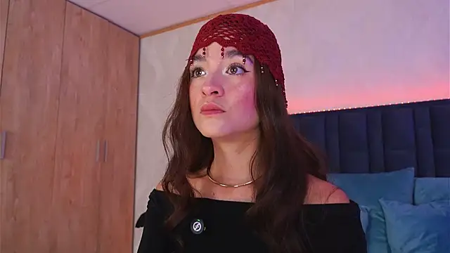 LucyFlame online show from August 5, 2026, 4:37 am