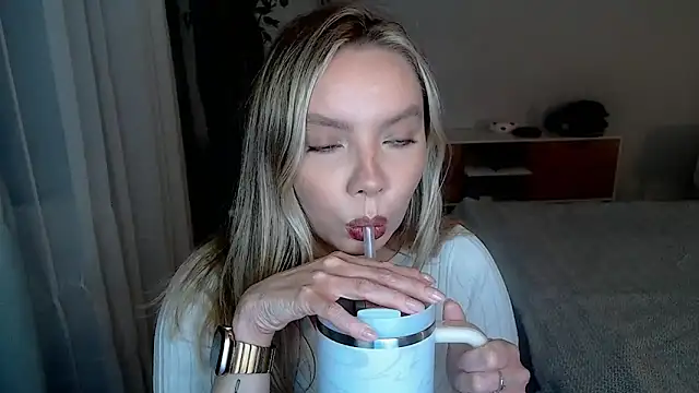 Snapshot of PolinaXXXXXJones chatting on June 4, 2026, 6:03 pm PolinaXXXXXJones online show from June 4, 2026, 6:03 pm