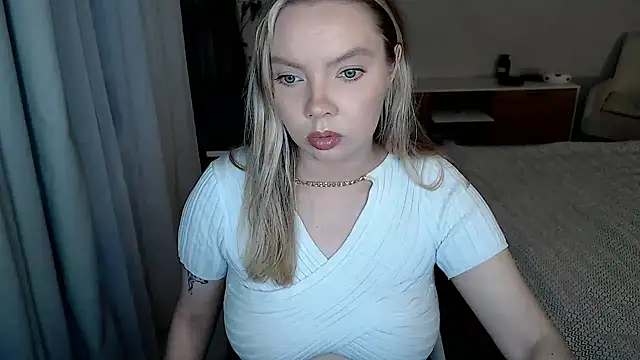 Snapshot of PolinaXXXXXJones chatting on June 9, 2026, 5:35 pm PolinaXXXXXJones online show from June 9, 2026, 5:35 pm