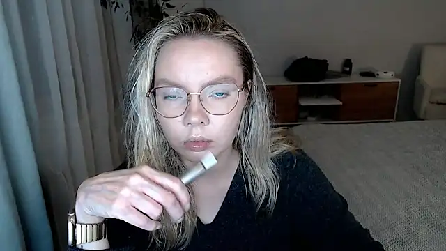 Snapshot of PolinaXXXXXJones chatting on June 10, 2026, 6:29 pm PolinaXXXXXJones online show from June 10, 2026, 6:29 pm
