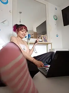 Snapshot of Ari_vibesX chatting on August 3, 2026, 10:02 pm Ari vibesX online show from August 3, 2026, 10:02 pm