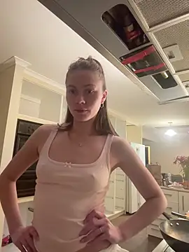daisycollins online show from June 10, 2026, 9:30 am