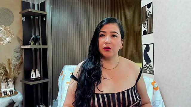 Snapshot of BBWLuxuryMuse chatting on May 3, 2026, 12:00 pm BBWLuxuryMuse online show from May 3, 2026, 12:00 pm