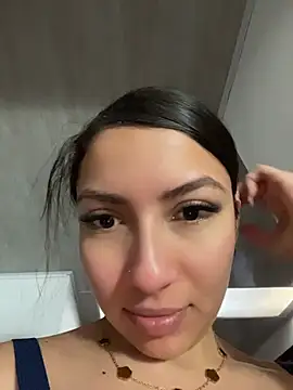 Snapshot of Julieth_ec chatting on July 3, 2026, 12:22 pm Julieth ec online show from July 3, 2026, 12:22 pm