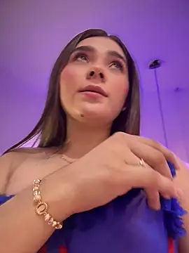 Snapshot of Mia_Rodriguezz_ chatting on May 10, 2026, 3:23 am Mia Rodriguezz online show from May 10, 2026, 3:23 am