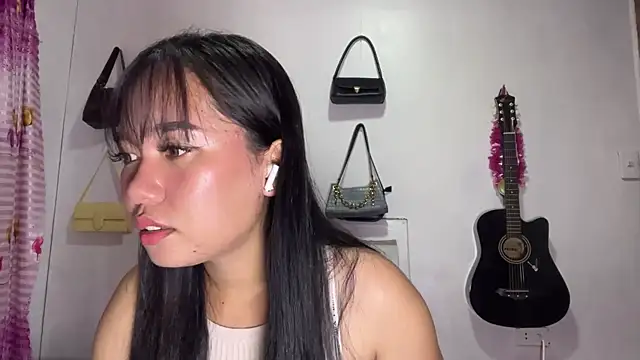 PeggieUrteaga online show from May 5, 2026, 3:09 pm