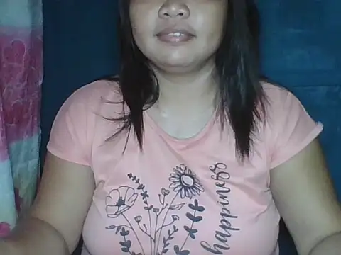 Snapshot of MommyKaye30 chatting on July 17, 2026, 6:24 pm MommyKaye30 online show from July 17, 2026, 6:24 pm