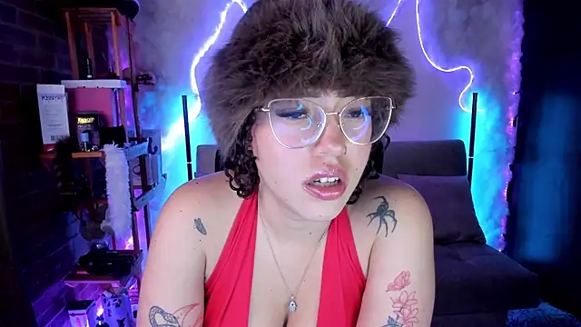 Snapshot of liz_martins1 chatting on May 15, 2026, 11:01 pm liz martins1 online show from May 15, 2026, 11:01 pm