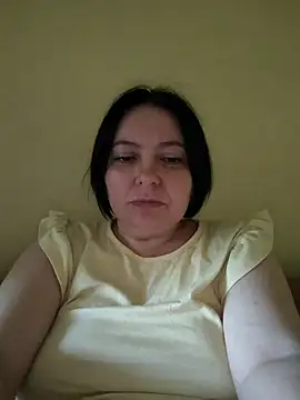 EmmaEmmy40 online show from May 11, 2026, 4:04 pm