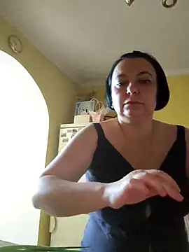 Snapshot of EmmaEmmy40 chatting on June 24, 2026, 3:44 pm EmmaEmmy40 online show from June 24, 2026, 3:44 pm