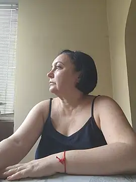 Snapshot of EmmaEmmy40 chatting on July 2, 2026, 4:02 pm EmmaEmmy40 online show from July 2, 2026, 4:02 pm