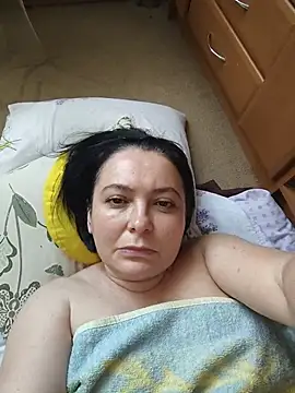 Snapshot of EmmaEmmy40 chatting on July 6, 2026, 2:14 pm EmmaEmmy40 online show from July 6, 2026, 2:14 pm