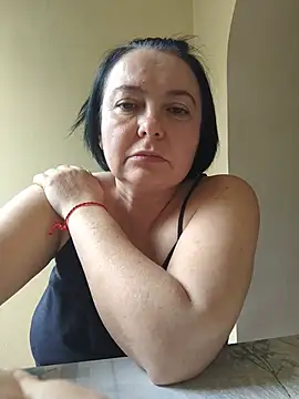 Snapshot of EmmaEmmy40 chatting on July 12, 2026, 1:24 pm EmmaEmmy40 online show from July 12, 2026, 1:24 pm
