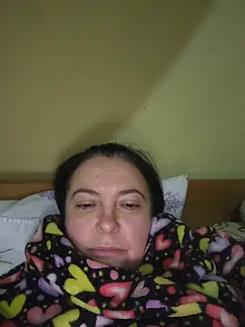 Snapshot of EmmaEmmy40 chatting on July 13, 2026, 6:11 pm EmmaEmmy40 online show from July 13, 2026, 6:11 pm