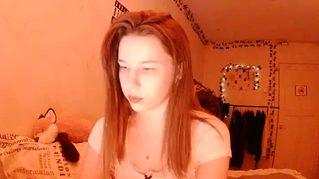 Snapshot of PollyStix chatting on June 15, 2026, 6:32 pm PollyStix online show from June 15, 2026, 6:32 pm