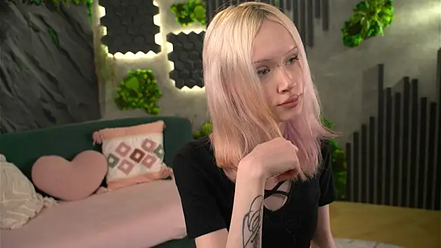 Snapshot of shishka_angel chatting on May 5, 2026, 9:45 pm shishka angel online show from May 5, 2026, 9:45 pm