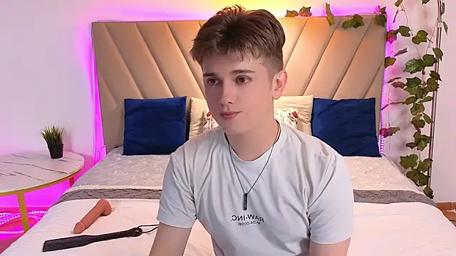 Snapshot of Miless_Cooper chatting on July 11, 2026, 8:11 pm Miless Cooper online show from July 11, 2026, 8:11 pm
