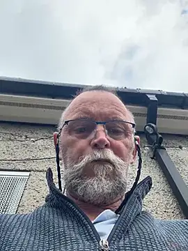 Snapshot of Moonraker64 chatting on May 3, 2026, 11:05 am Moonraker64 online show from May 3, 2026, 11:05 am