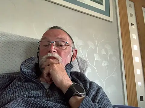 Snapshot of Moonraker64 chatting on May 5, 2026, 7:00 pm Moonraker64 online show from May 5, 2026, 7:00 pm