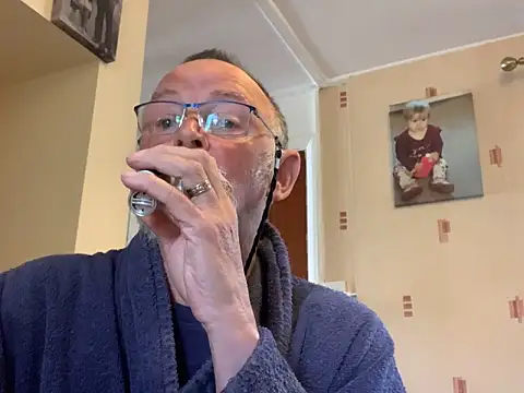 Snapshot of Moonraker64 chatting on May 6, 2026, 7:02 am Moonraker64 online show from May 6, 2026, 7:02 am