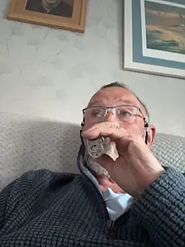 Snapshot of Moonraker64 chatting on May 6, 2026, 7:19 pm Moonraker64 online show from May 6, 2026, 7:19 pm