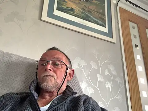Snapshot of Moonraker64 chatting on May 17, 2026, 2:24 pm Moonraker64 online show from May 17, 2026, 2:24 pm