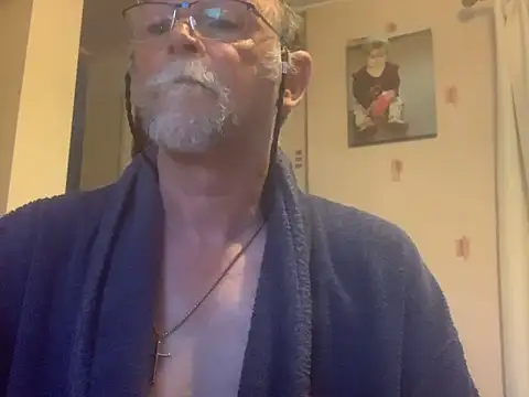 Snapshot of Moonraker64 chatting on June 19, 2026, 5:45 am Moonraker64 online show from June 19, 2026, 5:45 am