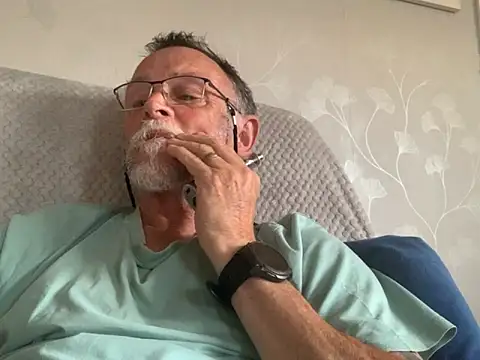 Snapshot of Moonraker64 chatting on June 21, 2026, 7:49 pm Moonraker64 online show from June 21, 2026, 7:49 pm