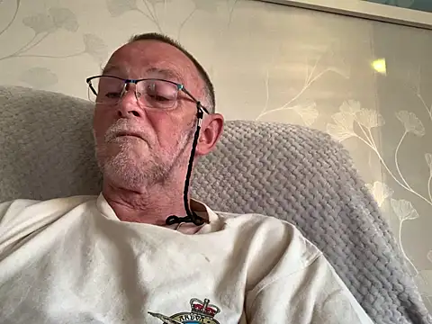 Snapshot of Moonraker64 chatting on July 11, 2026, 7:27 pm Moonraker64 online show from July 11, 2026, 7:27 pm