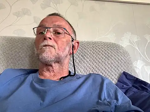 Snapshot of Moonraker64 chatting on July 21, 2026, 4:31 pm Moonraker64 online show from July 21, 2026, 4:31 pm