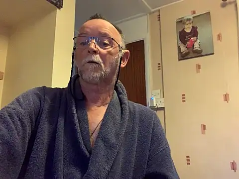 Snapshot of Moonraker64 chatting on August 8, 2026, 5:20 am Moonraker64 online show from August 8, 2026, 5:20 am