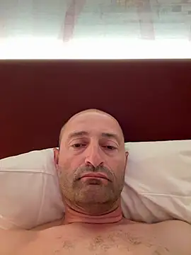 Snapshot of vladgree chatting on May 7, 2026, 10:37 pm vladgree online show from May 7, 2026, 10:37 pm