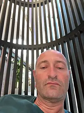 Snapshot of vladgree chatting on June 25, 2026, 6:40 am vladgree online show from June 25, 2026, 6:40 am