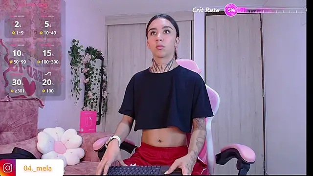 Snapshot of naomi_femme chatting on June 6, 2026, 11:15 am naomi femme online show from June 6, 2026, 11:15 am