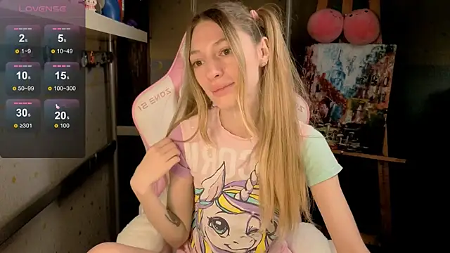 MiaMooonn online show from May 23, 2026, 5:28 pm