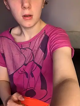 Snapshot of Tatum-Bear chatting on June 12, 2026, 10:19 pm Tatum-Bear online show from June 12, 2026, 10:19 pm