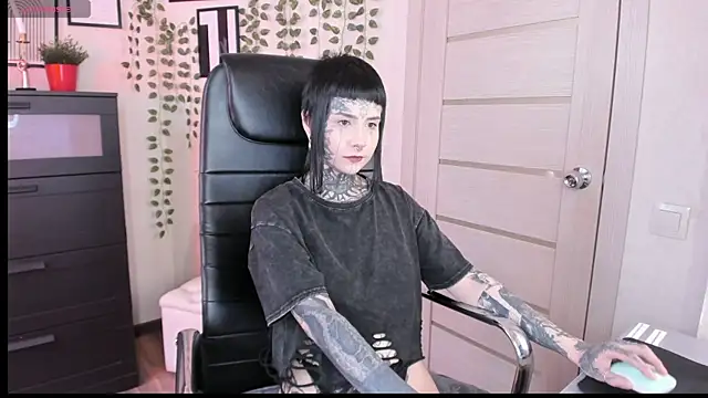 Snapshot of Bloood__Mary chatting on June 3, 2026, 11:02 am Bloood Mary online show from June 3, 2026, 11:02 am