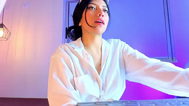 Snapshot of Ey_Im_simone_ chatting on June 18, 2026, 12:20 pm Ey Im simone online show from June 18, 2026, 12:20 pm