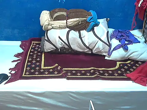 hotchilimom online show from October 5, 2025, 11:35 pm