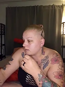 Snapshot of Lady_Peggi chatting on May 5, 2026, 4:04 pm Lady Peggi online show from May 5, 2026, 4:04 pm