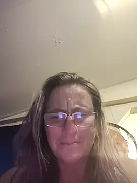 Snapshot of Queenle91 chatting on May 15, 2026, 11:01 pm Queenle91 online show from May 15, 2026, 11:01 pm
